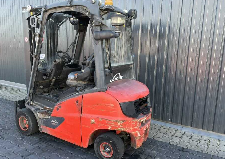Linde H20D-01 - Diesel viličar: slika Linde H20D-01 - Diesel viličar Linde H20D-01 - Diesel viličar: slika Linde H20D-01 - Diesel viličar