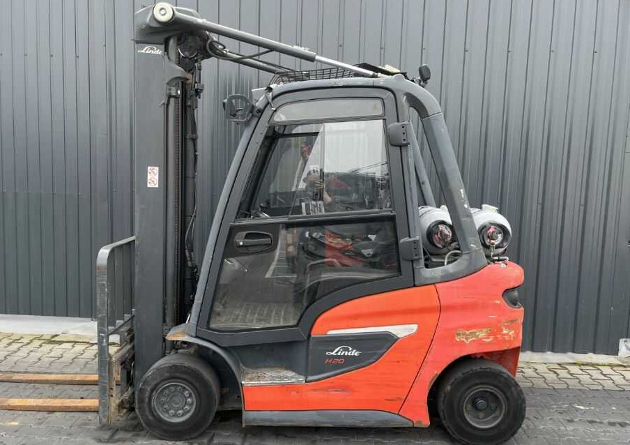 Linde H20T-01/600 - Plinski viličar: slika Linde H20T-01/600 - Plinski viličar Linde H20T-01/600 - Plinski viličar: slika Linde H20T-01/600 - Plinski viličar