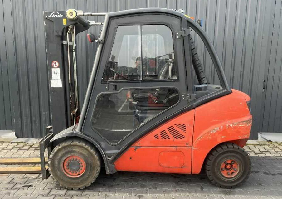Linde H30D - Diesel viličar: slika Linde H30D - Diesel viličar Linde H30D - Diesel viličar: slika Linde H30D - Diesel viličar