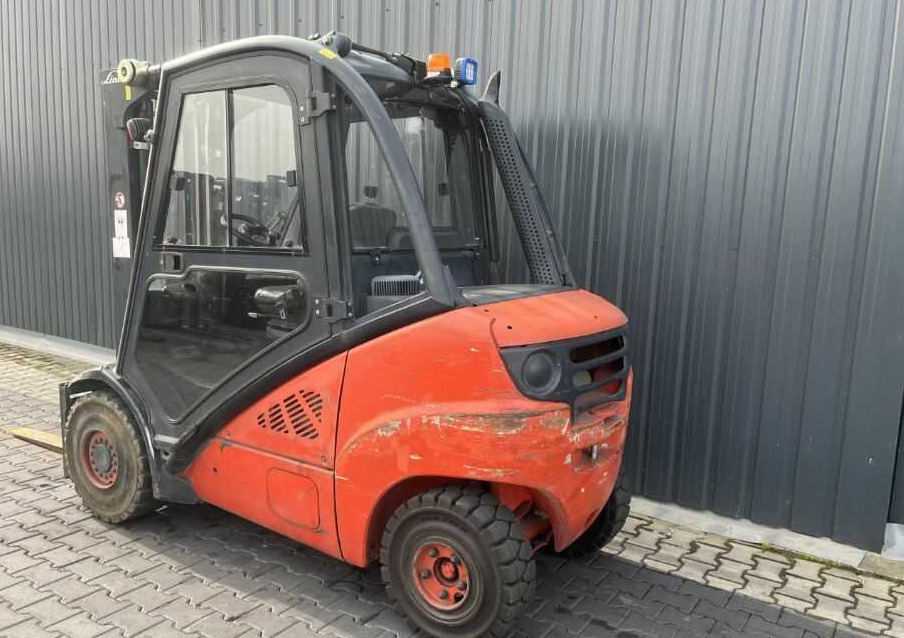 Linde H30D - Diesel viličar: slika Linde H30D - Diesel viličar Linde H30D - Diesel viličar: slika Linde H30D - Diesel viličar