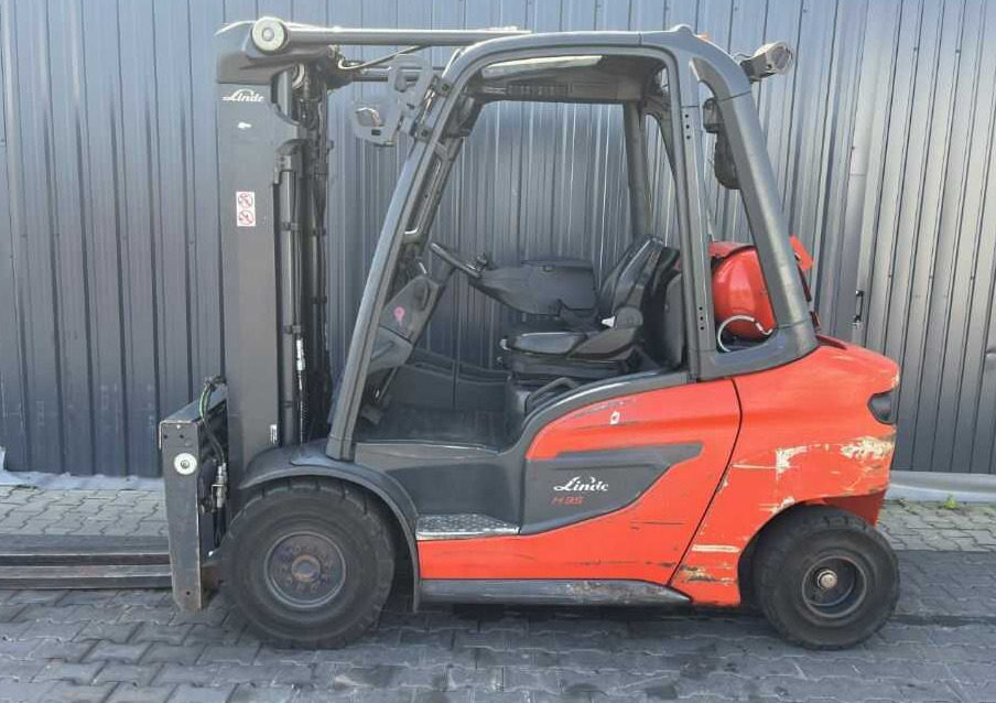 Linde H35T-01 - Plinski viličar: slika  Linde H35T-01 - Plinski viličar Linde H35T-01 - Plinski viličar: slika  Linde H35T-01 - Plinski viličar