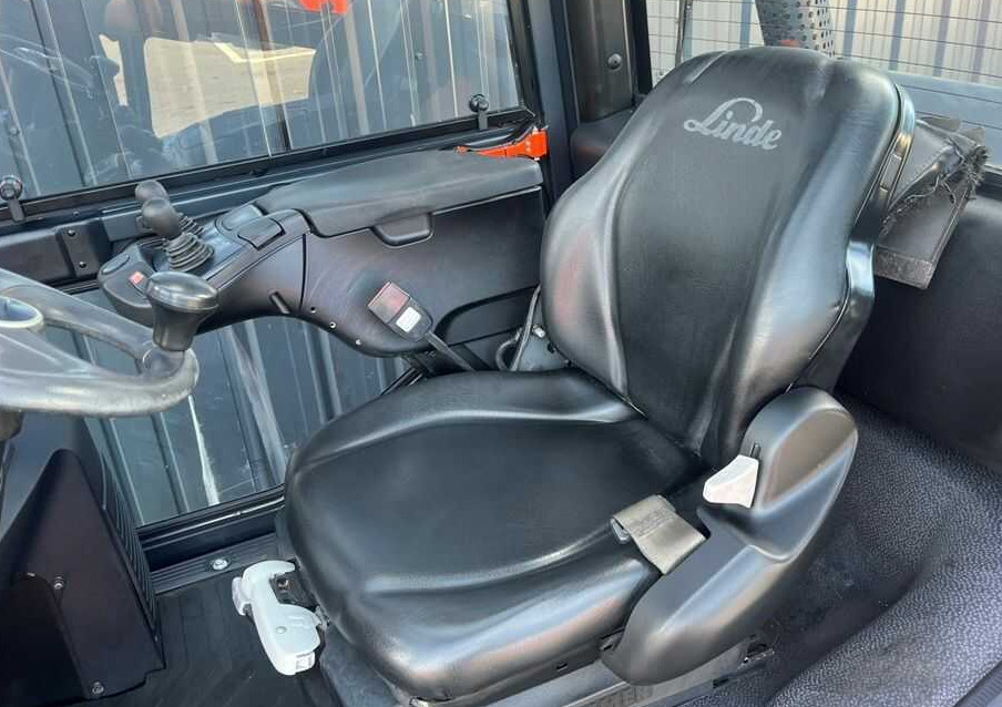 Linde H35T-02 - Plinski viličar: slika  Linde H35T-02 - Plinski viličar Linde H35T-02 - Plinski viličar: slika  Linde H35T-02 - Plinski viličar