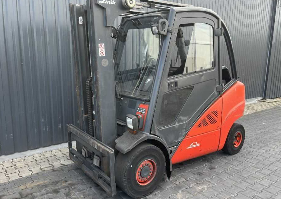 Linde H35T - Plinski viličar: slika Linde H35T - Plinski viličar Linde H35T - Plinski viličar: slika Linde H35T - Plinski viličar