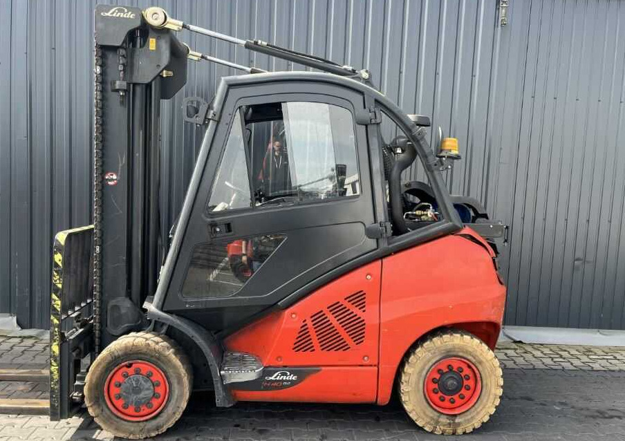 Linde H40T-02 - Plinski viličar: slika Linde H40T-02 - Plinski viličar Linde H40T-02 - Plinski viličar: slika Linde H40T-02 - Plinski viličar