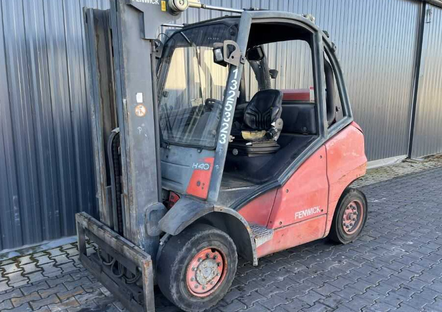 Linde H40T - Plinski viličar: slika Linde H40T - Plinski viličar Linde H40T - Plinski viličar: slika Linde H40T - Plinski viličar