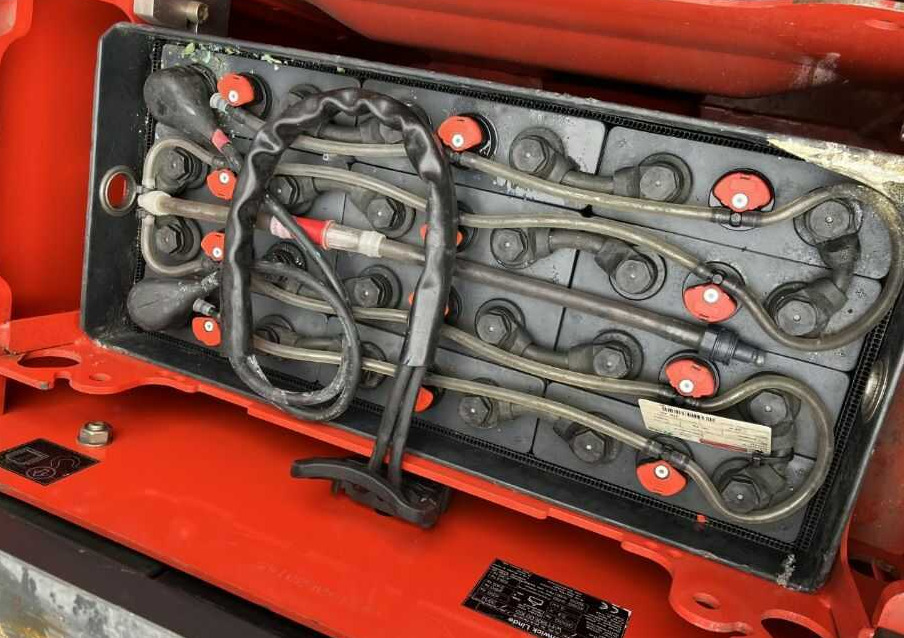 Linde P30C - Vučni traktor: slika Linde P30C - Vučni traktor Linde P30C - Vučni traktor: slika Linde P30C - Vučni traktor