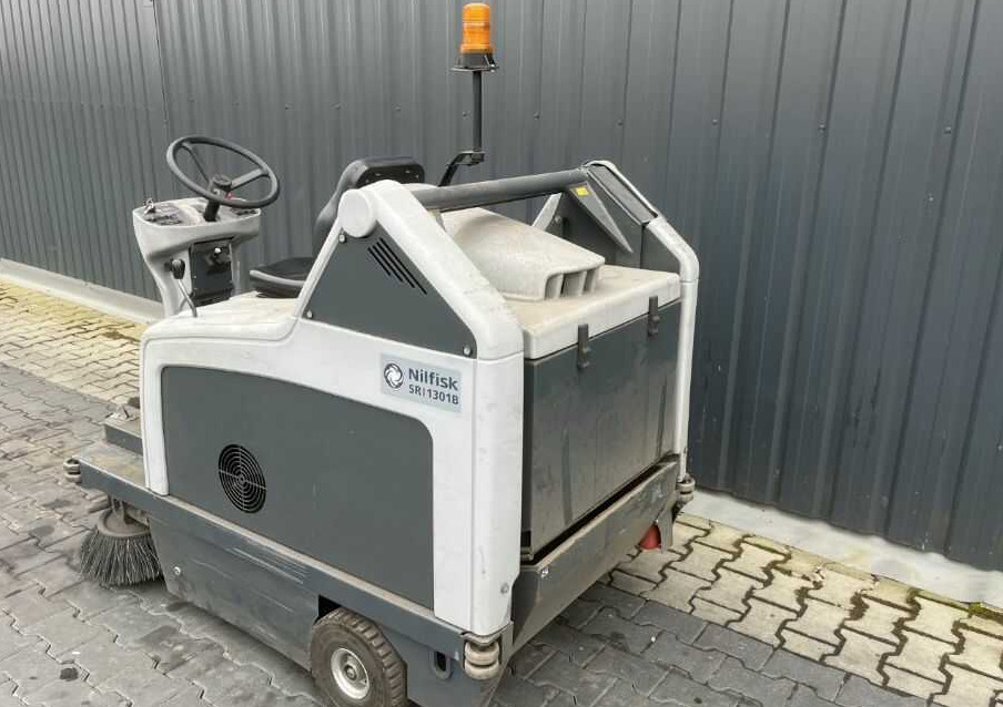 Nilfisk SR1301B - Industrijski usisavač: slika Nilfisk SR1301B - Industrijski usisavač Nilfisk SR1301B - Industrijski usisavač: slika Nilfisk SR1301B - Industrijski usisavač