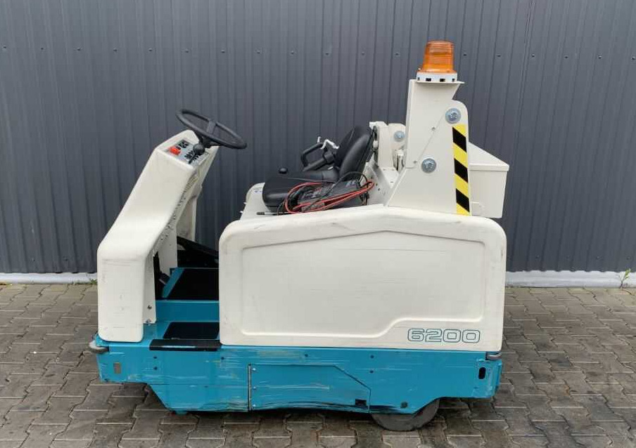 Tennant 6200 - Pometač podova: slika Tennant 6200 - Pometač podova Tennant 6200 - Pometač podova: slika Tennant 6200 - Pometač podova