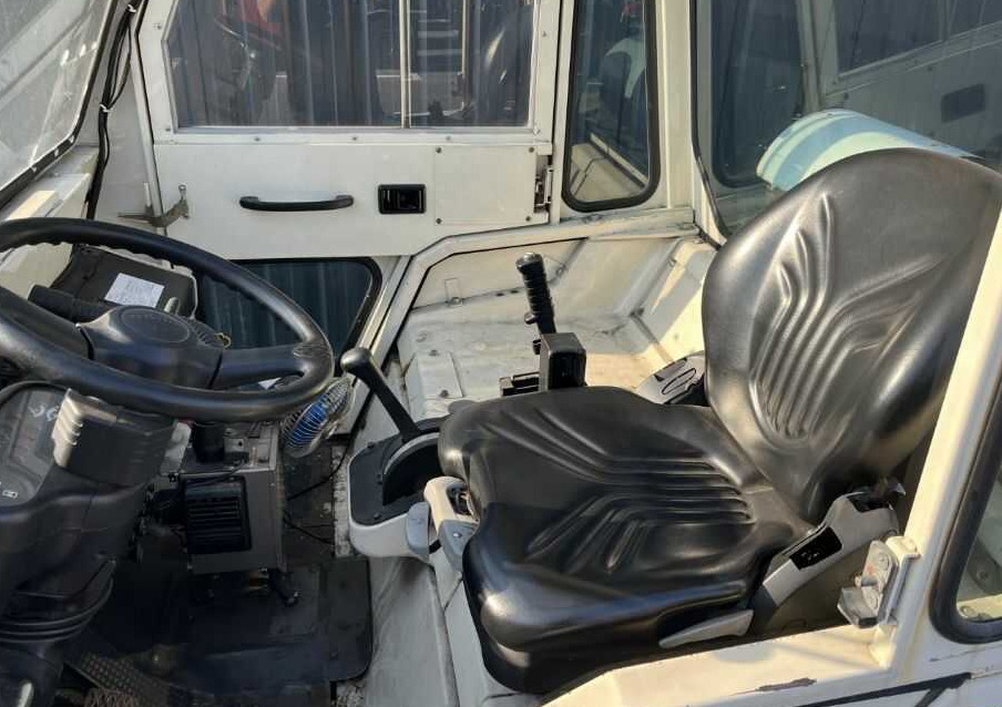 Toyota 2TG20 - Vučni traktor: slika Toyota 2TG20 - Vučni traktor Toyota 2TG20 - Vučni traktor: slika Toyota 2TG20 - Vučni traktor