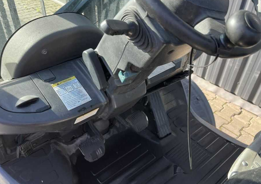 Diesel viličar Toyota 8FDF30: slika Diesel viličar Toyota 8FDF30