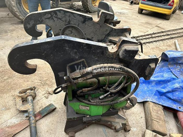 TILT ROTATOR TR150 - Građevinski strojevi: slika TILT ROTATOR TR150 - Građevinski strojevi TILT ROTATOR TR150 - Građevinski strojevi: slika TILT ROTATOR TR150 - Građevinski strojevi