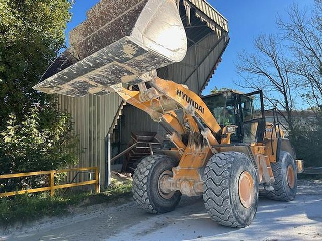 Hyundai HL970 - Utovarivač: slika Hyundai HL970 - Utovarivač Hyundai HL970 - Utovarivač: slika Hyundai HL970 - Utovarivač