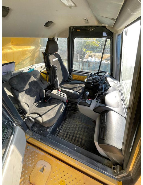 Komatsu HD465-8 - Istovarivač: slika Komatsu HD465-8 - Istovarivač Komatsu HD465-8 - Istovarivač: slika Komatsu HD465-8 - Istovarivač
