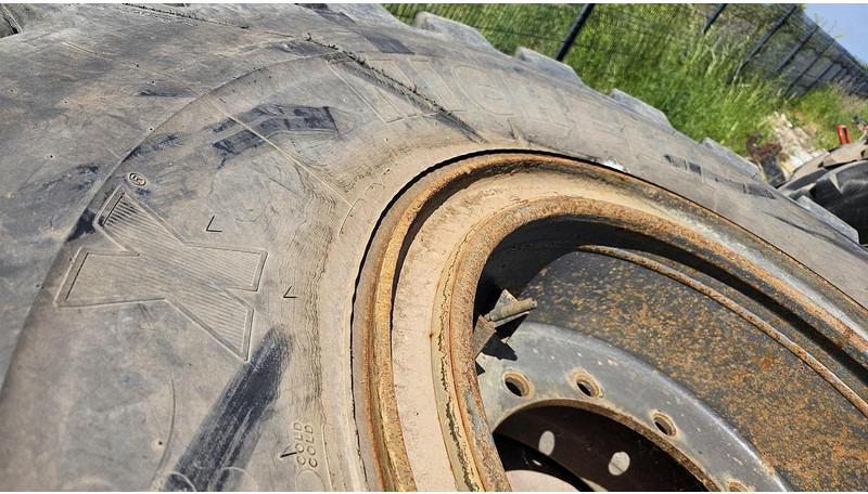 Gume i felge Michelin 20.5R25XLDD2A: slika Gume i felge Michelin 20.5R25XLDD2A