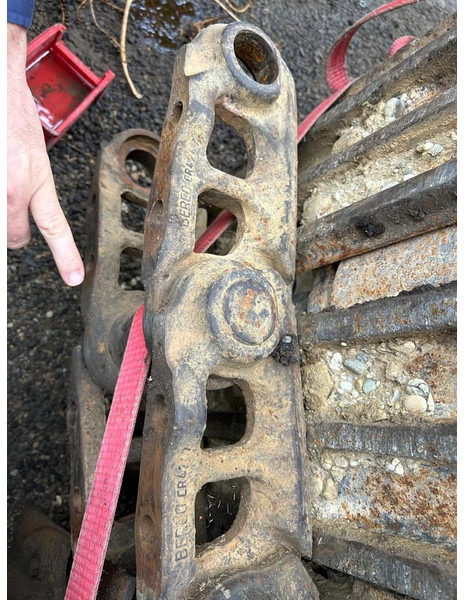 Rezervni dijelovi za Bager gusjeničar Liebherr R954: slika Rezervni dijelovi za Bager gusjeničar Liebherr R954 Rezervni dijelovi za Bager gusjeničar Liebherr R954: slika Rezervni dijelovi za Bager gusjeničar Liebherr R954