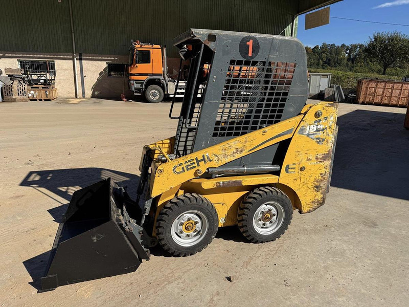 Gehl 1640 - Šumarska oprema: slika Gehl 1640 - Šumarska oprema Gehl 1640 - Šumarska oprema: slika Gehl 1640 - Šumarska oprema