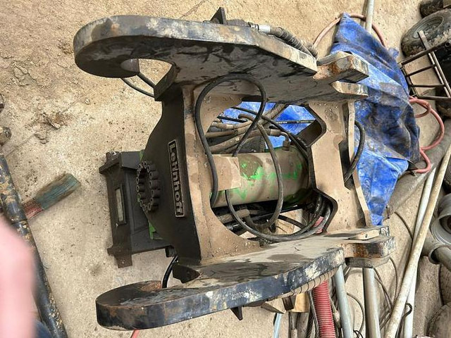 TILT ROTATOR TR150 - Tiltrotator: slika TILT ROTATOR TR150 - Tiltrotator TILT ROTATOR TR150 - Tiltrotator: slika TILT ROTATOR TR150 - Tiltrotator