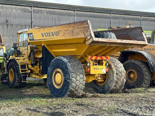 Volvo A 25 B - Zglobni istovarivač: slika Volvo A 25 B - Zglobni istovarivač Volvo A 25 B - Zglobni istovarivač: slika Volvo A 25 B - Zglobni istovarivač