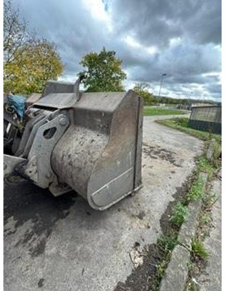 Volvo L150H - Utovarivač: slika Volvo L150H - Utovarivač Volvo L150H - Utovarivač: slika Volvo L150H - Utovarivač