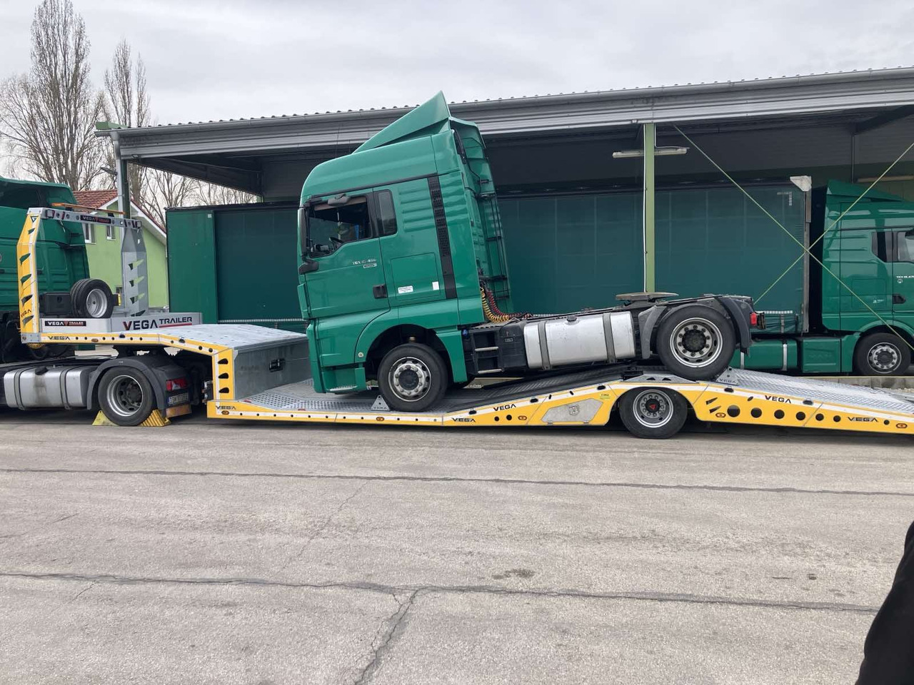 1 AXLE ARLA TRUCK CARRIER - Poluprikolica za prijevoz automobila: slika 1 AXLE ARLA TRUCK CARRIER - Poluprikolica za prijevoz automobila 1 AXLE ARLA TRUCK CARRIER - Poluprikolica za prijevoz automobila: slika 1 AXLE ARLA TRUCK CARRIER - Poluprikolica za prijevoz automobila