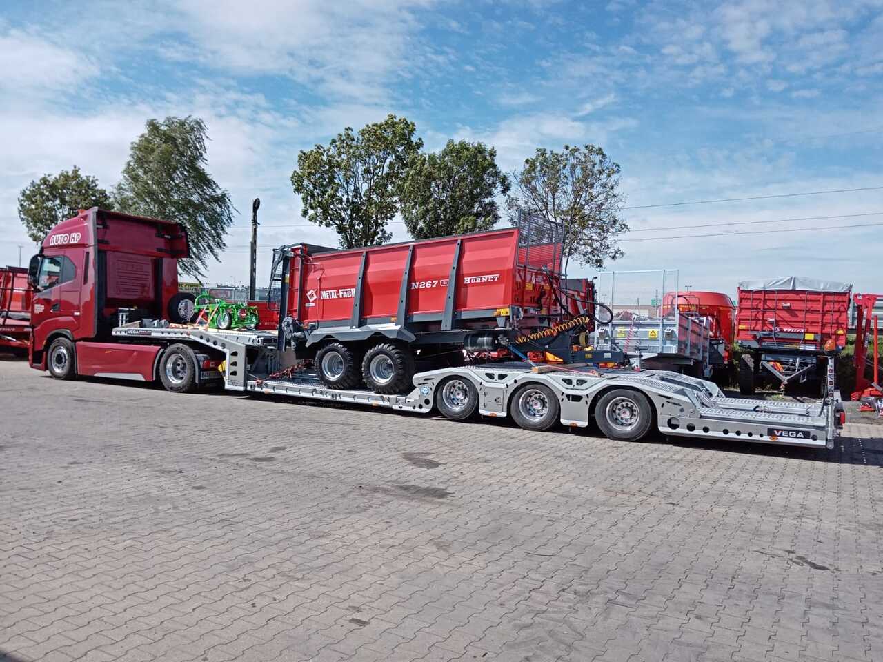 Zakup PROMAX 3 AXLE TRUCK CARRIER PROMAX 3 AXLE TRUCK CARRIER: slika Zakup PROMAX 3 AXLE TRUCK CARRIER PROMAX 3 AXLE TRUCK CARRIER