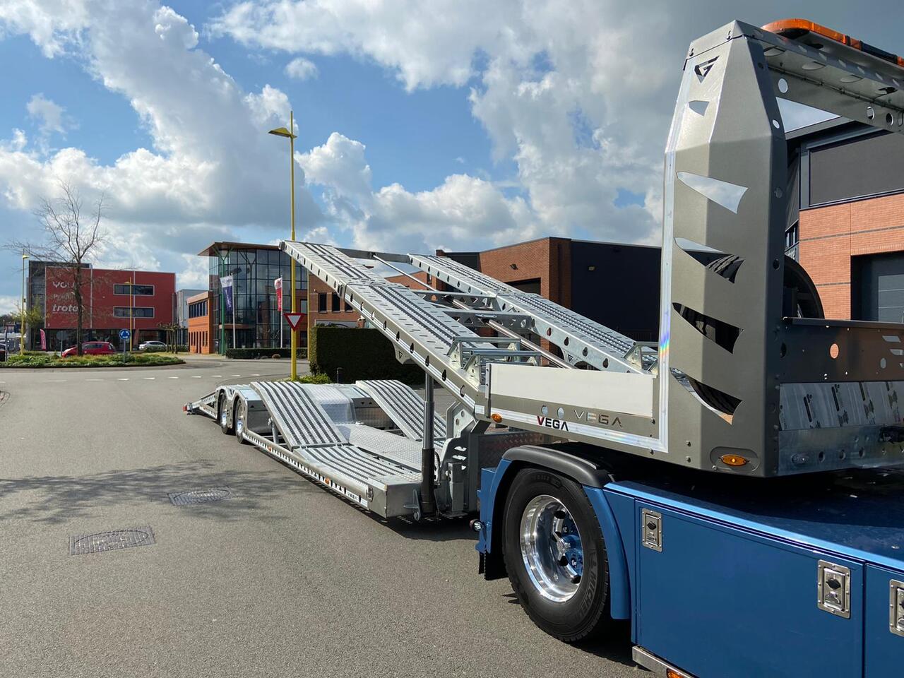 Vegafix (2 Axle Truck Carrier) - Poluprikolica za prijevoz automobila: slika Vegafix (2 Axle Truck Carrier) - Poluprikolica za prijevoz automobila Vegafix (2 Axle Truck Carrier) - Poluprikolica za prijevoz automobila: slika Vegafix (2 Axle Truck Carrier) - Poluprikolica za prijevoz automobila