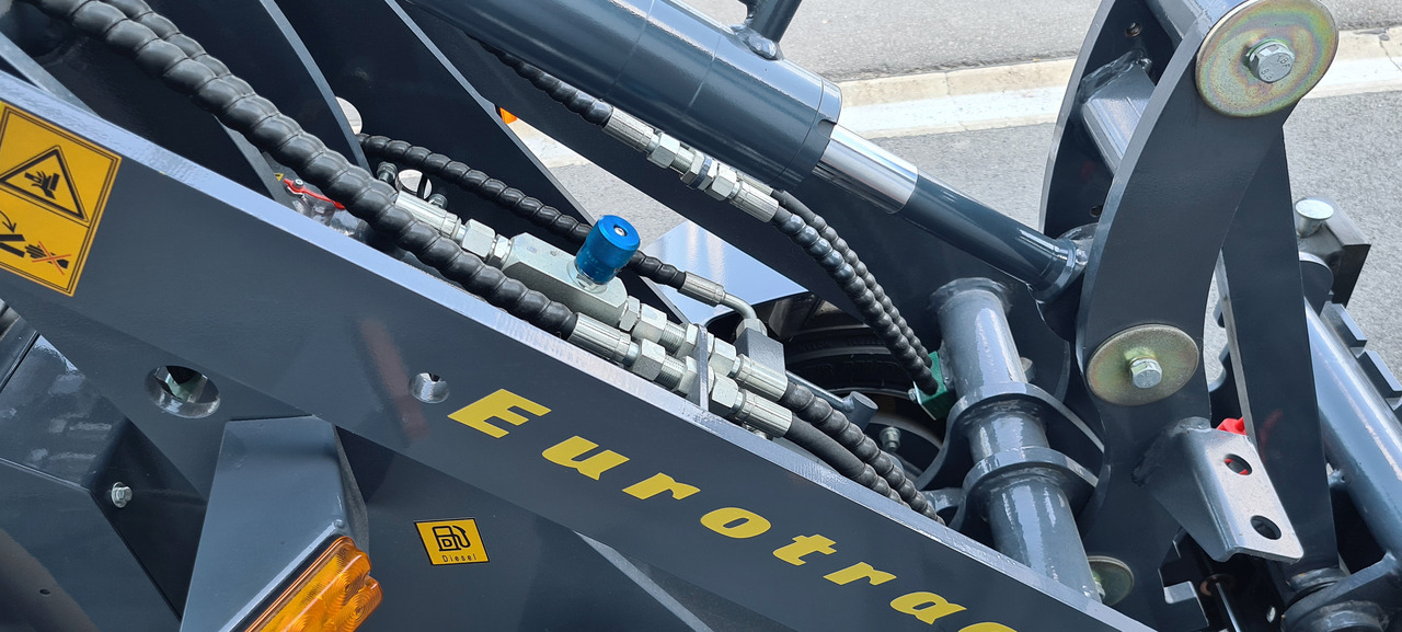 Eurotrac W10 Radlader Hoflader - Zglobni utovarivač: slika Eurotrac W10 Radlader Hoflader - Zglobni utovarivač Eurotrac W10 Radlader Hoflader - Zglobni utovarivač: slika Eurotrac W10 Radlader Hoflader - Zglobni utovarivač