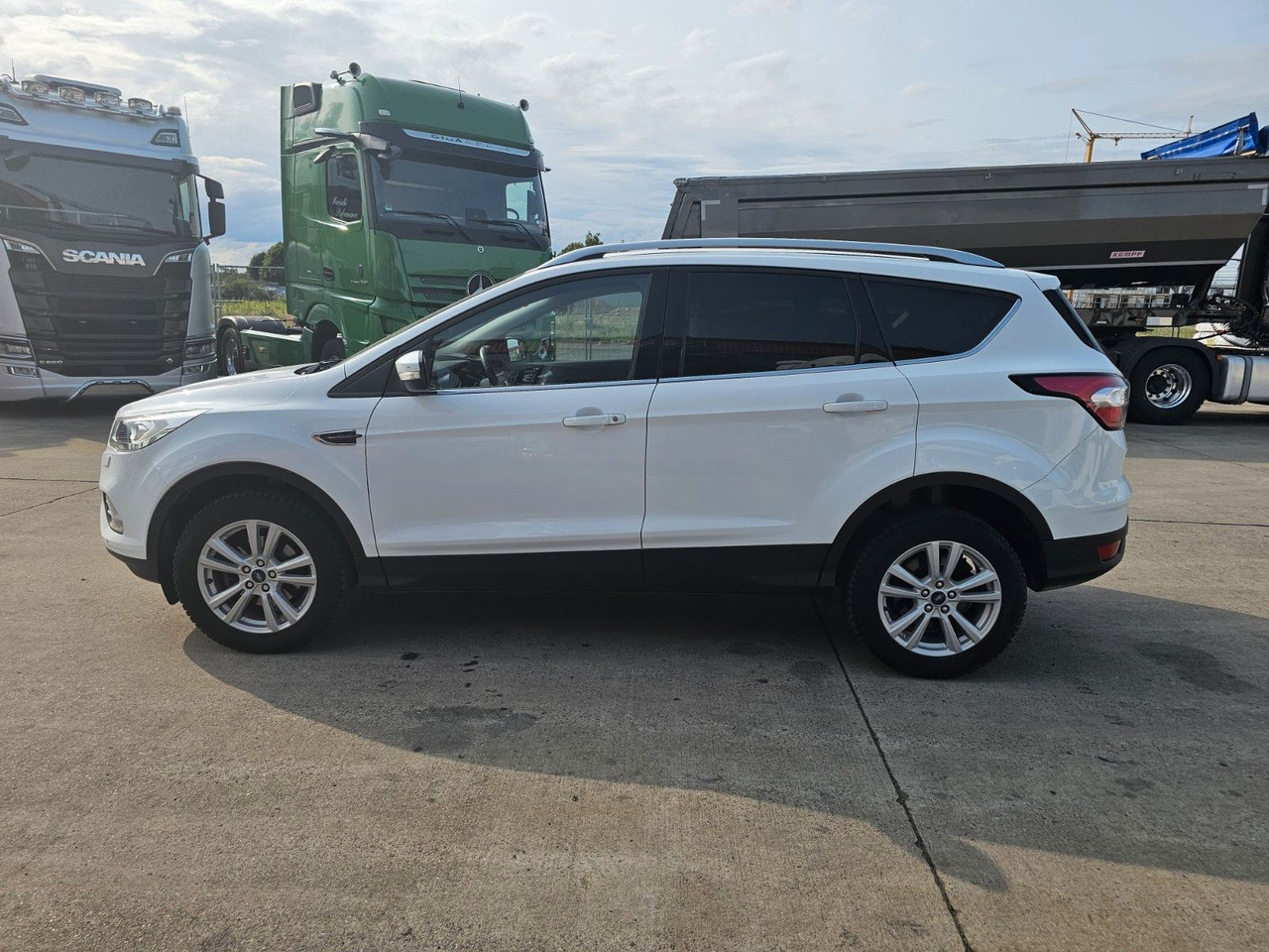 Ford Kuga Cool & Connect - SUV: slika Ford Kuga Cool & Connect - SUV Ford Kuga Cool & Connect - SUV: slika Ford Kuga Cool & Connect - SUV