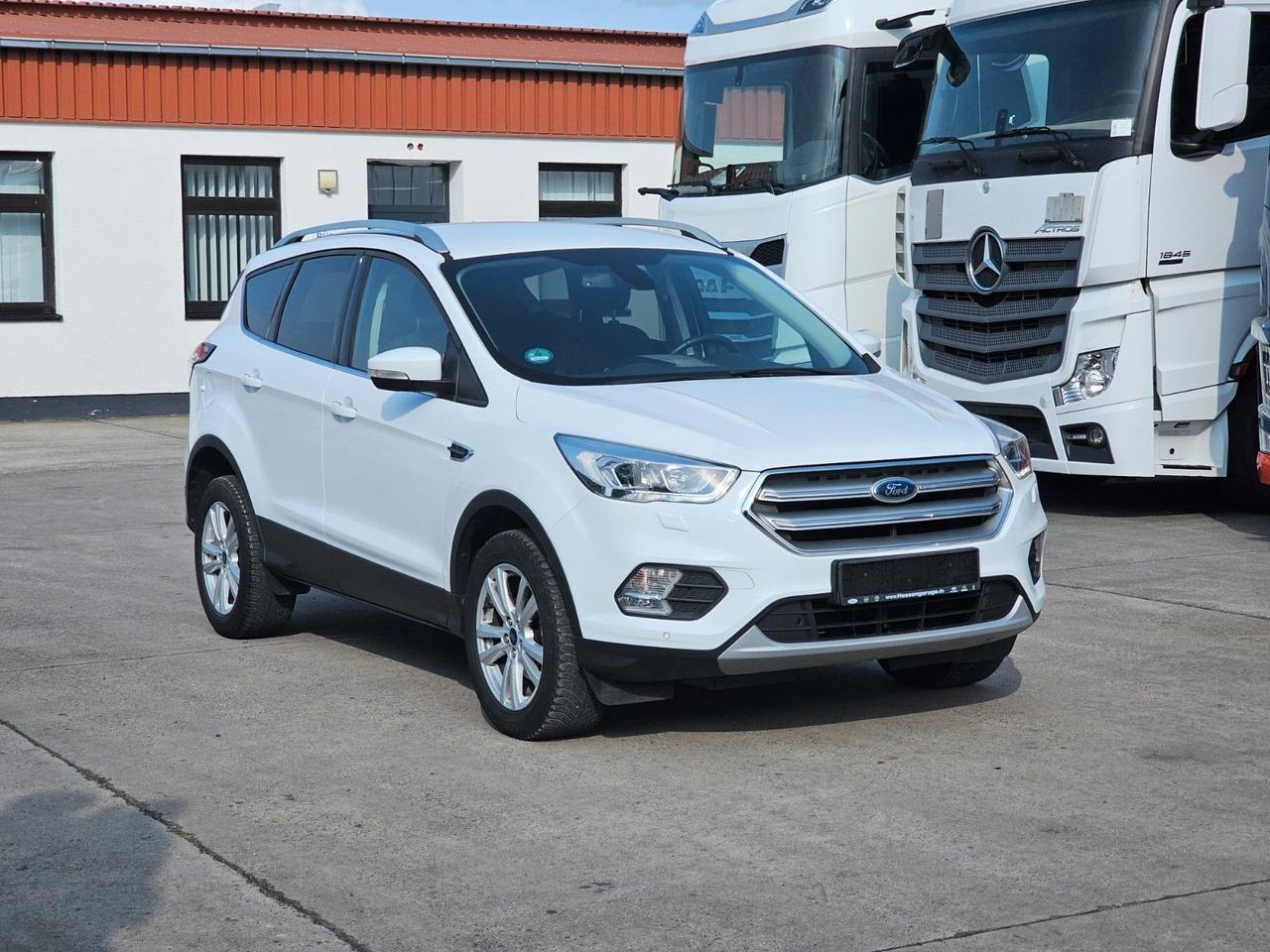 Ford Kuga Cool & Connect - SUV: slika Ford Kuga Cool & Connect - SUV Ford Kuga Cool & Connect - SUV: slika Ford Kuga Cool & Connect - SUV