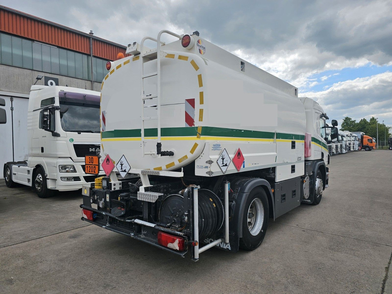 Scania P 360 * OBER/-UNTER * 3 KAMMER * BENZIN * - Kamion cisterna: slika Scania P 360 * OBER/-UNTER * 3 KAMMER * BENZIN * - Kamion cisterna Scania P 360 * OBER/-UNTER * 3 KAMMER * BENZIN * - Kamion cisterna: slika Scania P 360 * OBER/-UNTER * 3 KAMMER * BENZIN * - Kamion cisterna