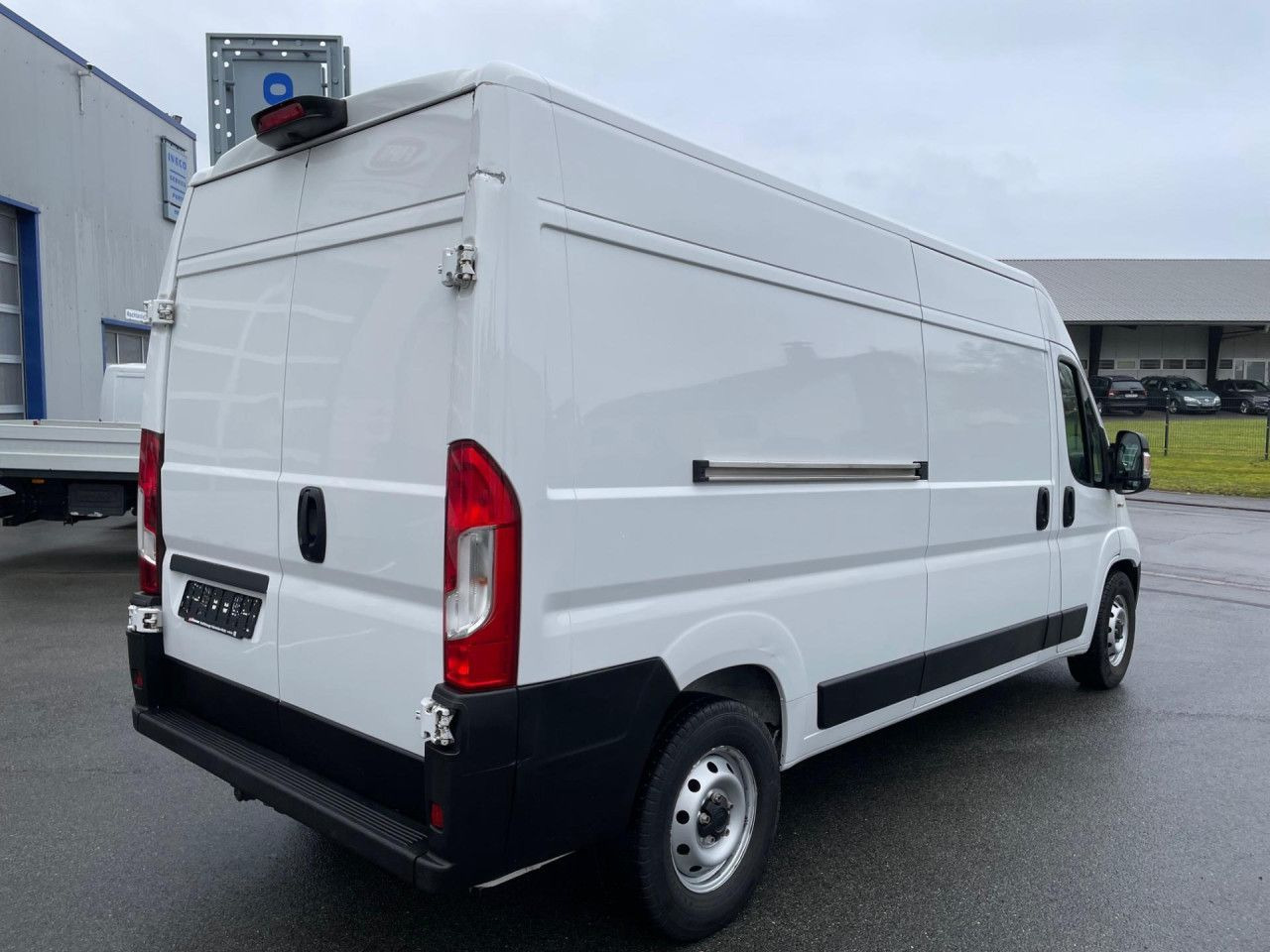 Fiat Ducato 35 180-MJet L4H2 Euro6 Klima AHK Navi ZV - Furgon: slika Fiat Ducato 35 180-MJet L4H2 Euro6 Klima AHK Navi ZV - Furgon Fiat Ducato 35 180-MJet L4H2 Euro6 Klima AHK Navi ZV - Furgon: slika Fiat Ducato 35 180-MJet L4H2 Euro6 Klima AHK Navi ZV - Furgon