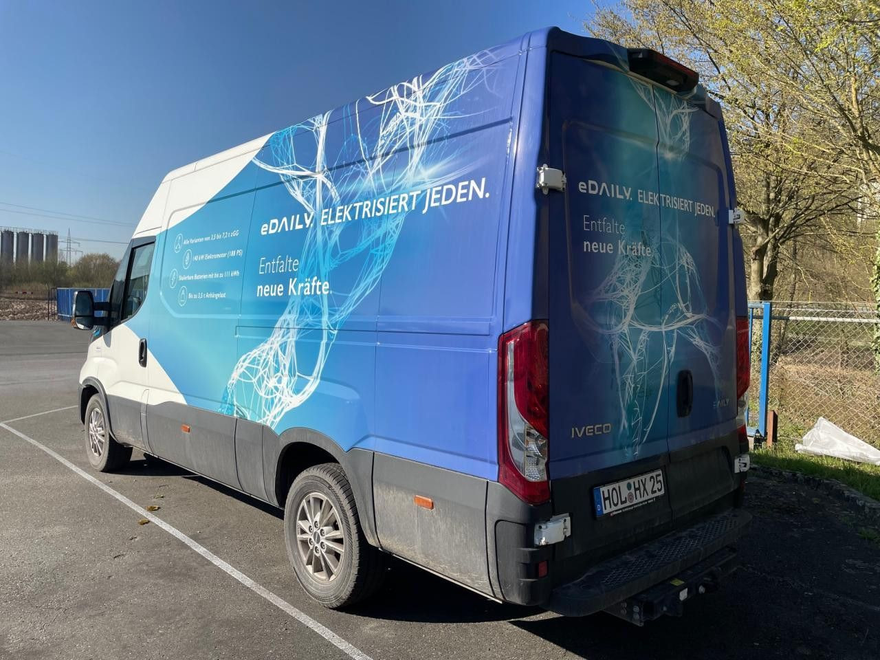 Iveco 35S14 E (eDaily) Klima AHK ZV - Furgon, Električno dostavno vozilo: slika Iveco 35S14 E (eDaily) Klima AHK ZV - Furgon, Električno dostavno vozilo Iveco 35S14 E (eDaily) Klima AHK ZV - Furgon, Električno dostavno vozilo: slika Iveco 35S14 E (eDaily) Klima AHK ZV - Furgon, Električno dostavno vozilo