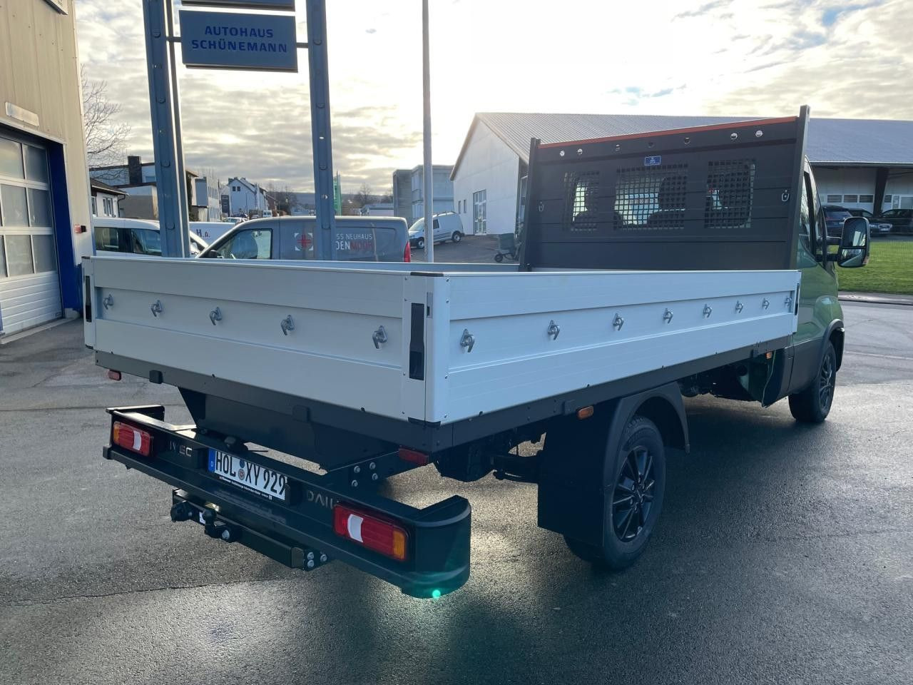 Iveco Daily 35S14A8 Euro6 Klima AHK Navi ZV Iveco Daily 35S14A8 Euro6 Klima AHK Navi ZV - Dostavno vozilo s ravnom platformom: slika Iveco Daily 35S14A8 Euro6 Klima AHK Navi ZV Iveco Daily 35S14A8 Euro6 Klima AHK Navi ZV - Dostavno vozilo s ravnom platformom Iveco Daily 35S14A8 Euro6 Klima AHK Navi ZV Iveco Daily 35S14A8 Euro6 Klima AHK Navi ZV - Dostavno vozilo s ravnom platformom: slika Iveco Daily 35S14A8 Euro6 Klima AHK Navi ZV Iveco Daily 35S14A8 Euro6 Klima AHK Navi ZV - Dostavno vozilo s ravnom platformom