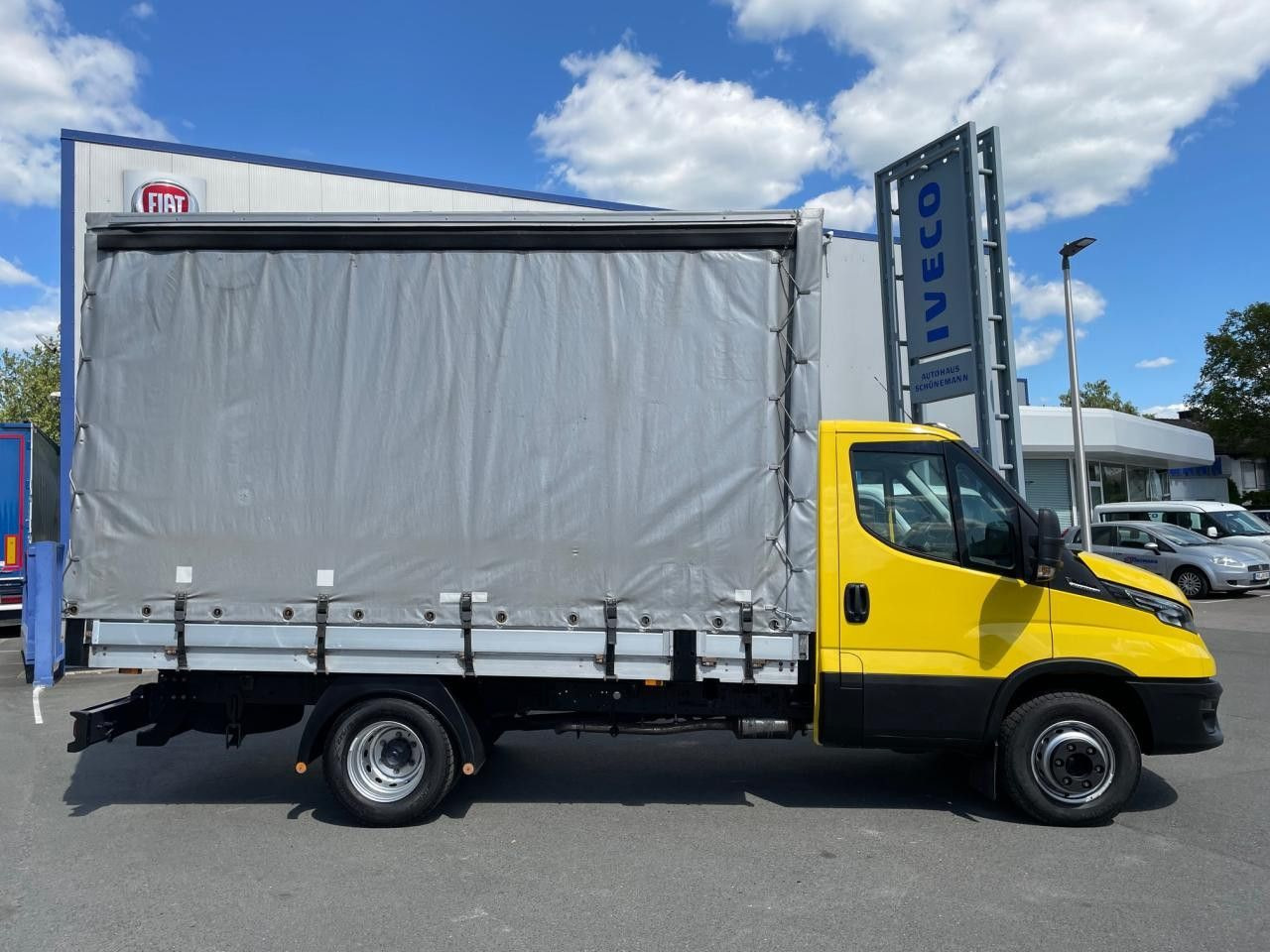 Iveco Daily 70C21HA8/P (72C) Euro6 Klima AHK Navi ZV - Dostavno vozilo s ceradom: slika Iveco Daily 70C21HA8/P (72C) Euro6 Klima AHK Navi ZV - Dostavno vozilo s ceradom Iveco Daily 70C21HA8/P (72C) Euro6 Klima AHK Navi ZV - Dostavno vozilo s ceradom: slika Iveco Daily 70C21HA8/P (72C) Euro6 Klima AHK Navi ZV - Dostavno vozilo s ceradom