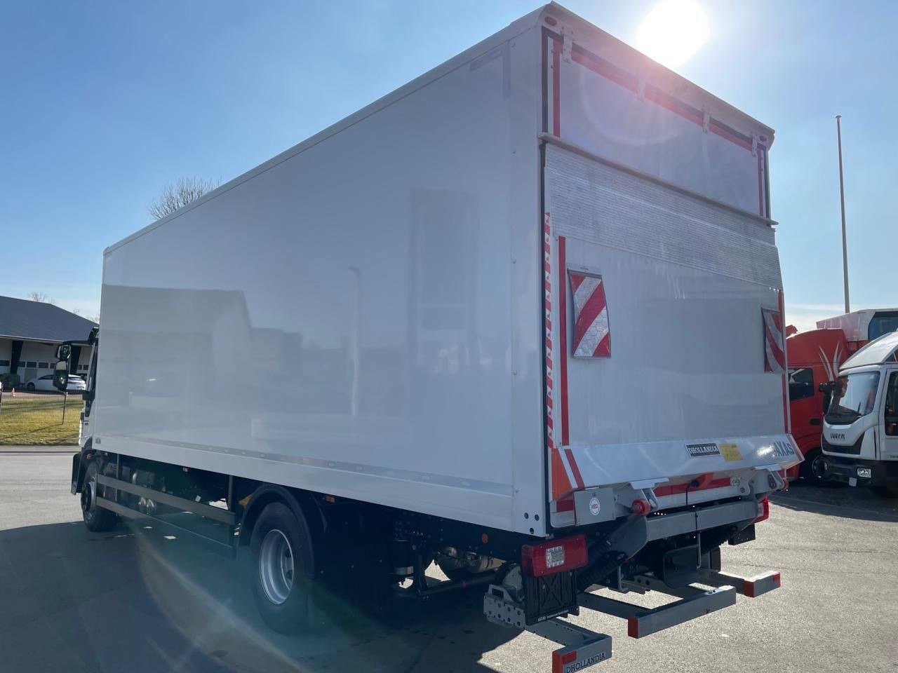 Iveco Eurocargo ML160E32 /P Euro6 Klima AHK Luftfeder - Kamion sandučar: slika Iveco Eurocargo ML160E32 /P Euro6 Klima AHK Luftfeder - Kamion sandučar Iveco Eurocargo ML160E32 /P Euro6 Klima AHK Luftfeder - Kamion sandučar: slika Iveco Eurocargo ML160E32 /P Euro6 Klima AHK Luftfeder - Kamion sandučar