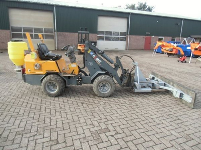 COMBI en zoutstrooier - Vozilo za čišćenje snijega: slika COMBI en zoutstrooier - Vozilo za čišćenje snijega COMBI en zoutstrooier - Vozilo za čišćenje snijega: slika COMBI en zoutstrooier - Vozilo za čišćenje snijega