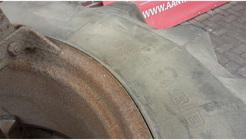 Dubbellucht 34 inch - Gume i felge: slika Dubbellucht 34 inch - Gume i felge Dubbellucht 34 inch - Gume i felge: slika Dubbellucht 34 inch - Gume i felge