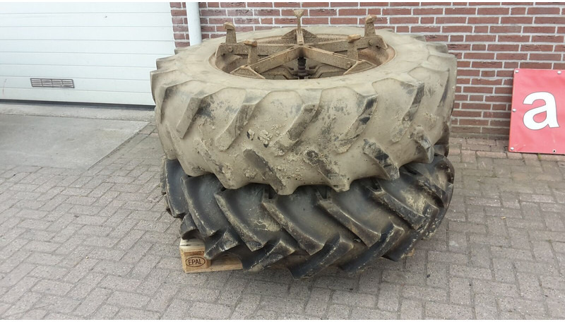 Dubbellucht 34 inch - Gume i felge: slika Dubbellucht 34 inch - Gume i felge Dubbellucht 34 inch - Gume i felge: slika Dubbellucht 34 inch - Gume i felge