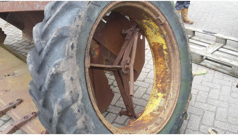 Goodyear dubbellucht - Guma za Poljoprivredni strojevi: slika Goodyear dubbellucht - Guma za Poljoprivredni strojevi Goodyear dubbellucht - Guma za Poljoprivredni strojevi: slika Goodyear dubbellucht - Guma za Poljoprivredni strojevi