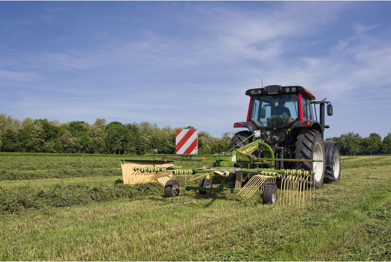 Krone Enkele harken - Prevrtač sijena/ Grabulje: slika Krone Enkele harken - Prevrtač sijena/ Grabulje Krone Enkele harken - Prevrtač sijena/ Grabulje: slika Krone Enkele harken - Prevrtač sijena/ Grabulje