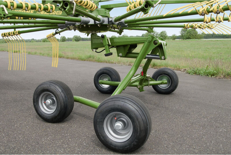 Krone Enkele harken - Prevrtač sijena/ Grabulje: slika Krone Enkele harken - Prevrtač sijena/ Grabulje Krone Enkele harken - Prevrtač sijena/ Grabulje: slika Krone Enkele harken - Prevrtač sijena/ Grabulje