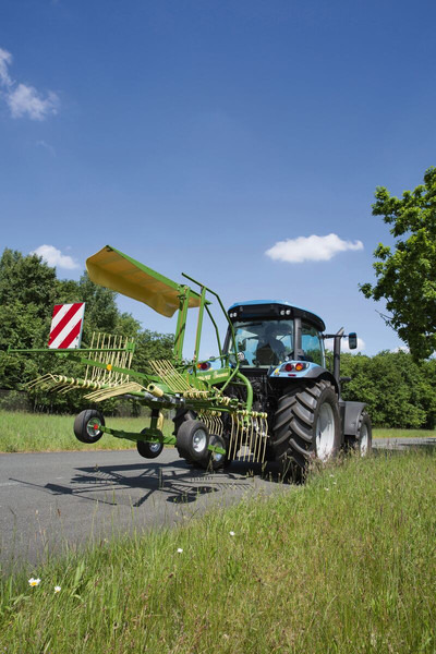 Krone Enkele harken - Prevrtač sijena/ Grabulje: slika Krone Enkele harken - Prevrtač sijena/ Grabulje Krone Enkele harken - Prevrtač sijena/ Grabulje: slika Krone Enkele harken - Prevrtač sijena/ Grabulje