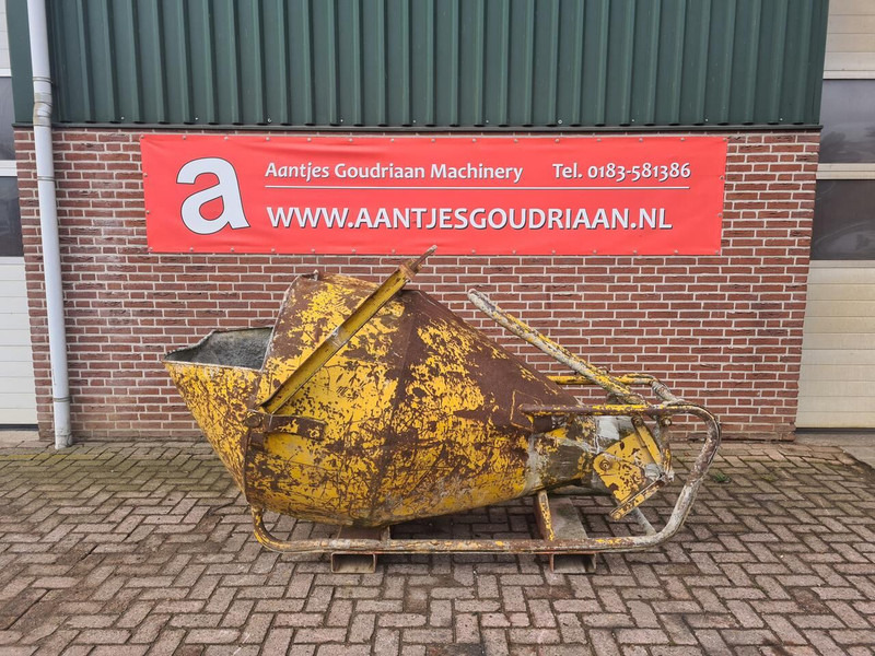 Kubel 1000 liter - Gebruikt - Korpa za Građevinski strojevi: slika Kubel 1000 liter - Gebruikt - Korpa za Građevinski strojevi Kubel 1000 liter - Gebruikt - Korpa za Građevinski strojevi: slika Kubel 1000 liter - Gebruikt - Korpa za Građevinski strojevi