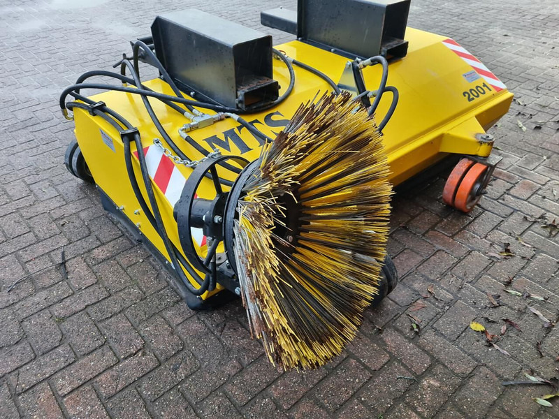 MTS bezem met lepel insteek - Metla: slika MTS bezem met lepel insteek - Metla MTS bezem met lepel insteek - Metla: slika MTS bezem met lepel insteek - Metla