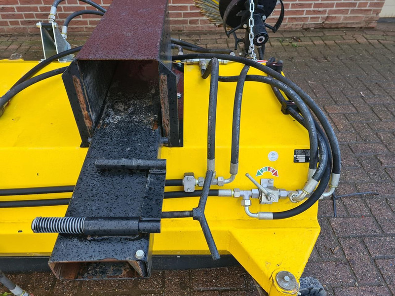 Metla MTS bezem met lepel insteek: slika Metla MTS bezem met lepel insteek