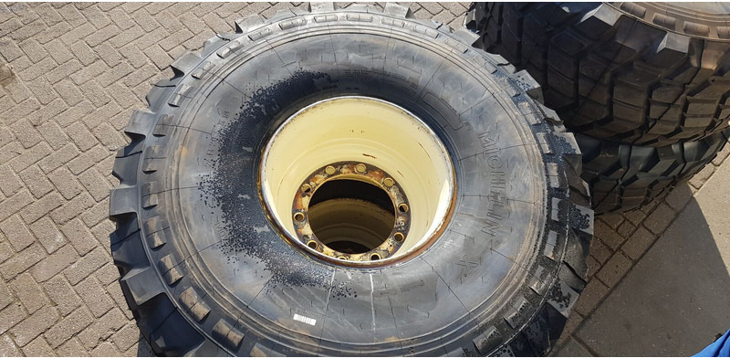 Michelin 24 20.5 xs - Gume i felge: slika Michelin 24 20.5 xs - Gume i felge Michelin 24 20.5 xs - Gume i felge: slika Michelin 24 20.5 xs - Gume i felge