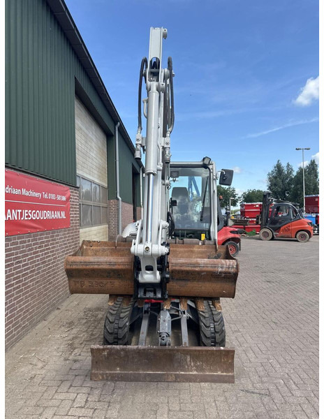 Takeuchi Kraan TB230 - Gebruikt - Mini bager: slika Takeuchi Kraan TB230 - Gebruikt - Mini bager Takeuchi Kraan TB230 - Gebruikt - Mini bager: slika Takeuchi Kraan TB230 - Gebruikt - Mini bager