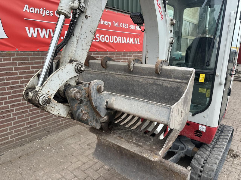 Takeuchi TB216 - Gebruikt - Mini bager: slika Takeuchi TB216 - Gebruikt - Mini bager Takeuchi TB216 - Gebruikt - Mini bager: slika Takeuchi TB216 - Gebruikt - Mini bager