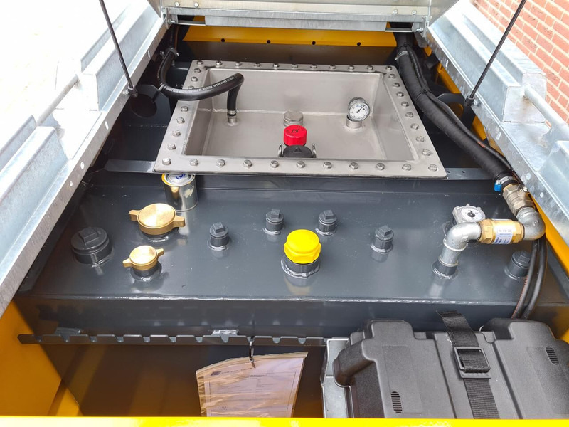 Tankwagen snelverkeer tandemas - Prikolica cisterna: slika Tankwagen snelverkeer tandemas - Prikolica cisterna Tankwagen snelverkeer tandemas - Prikolica cisterna: slika Tankwagen snelverkeer tandemas - Prikolica cisterna