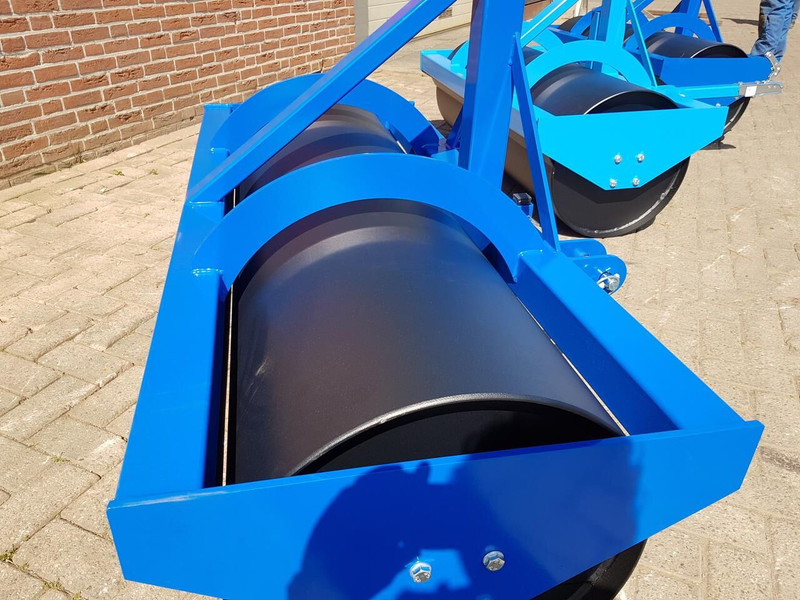 Landrol LR 160 - Valjak za poljoprivredna gospodarstva: slika landrol LR 160 - Valjak za poljoprivredna gospodarstva Landrol LR 160 - Valjak za poljoprivredna gospodarstva: slika landrol LR 160 - Valjak za poljoprivredna gospodarstva